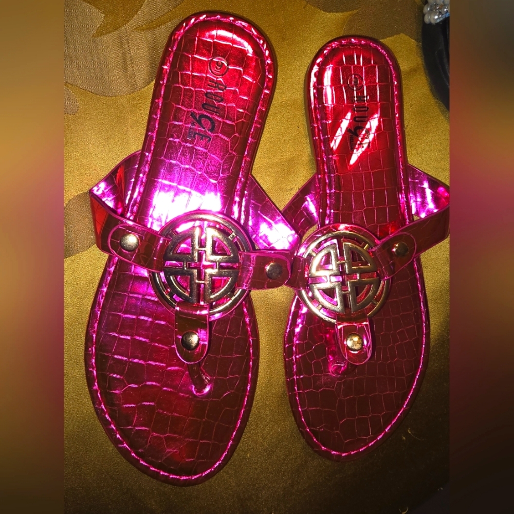 Hot pink sandals size women's